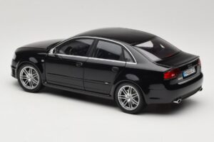 Audi RS4 B7 Sedan Phantom Black Minichamps 1:18 5010509115 Metalas - nuotrauka 7 iš 8
