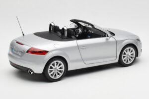 Audi TT 8J Roadster Šviesiai Sidabrinis Minichamps 1:18 5010500515 Metalas - nuotrauka 3 iš 8