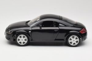 Audi TT 8N Juodas Revell 1:18 08953 Metalas - nuotrauka 4 iš 8