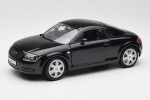 Audi TT 8N Juodas Revell 1:18 08953 Metalas