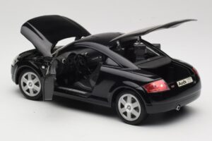 Audi TT 8N Juodas Revell 1:18 08953 Metalas - nuotrauka 5 iš 8
