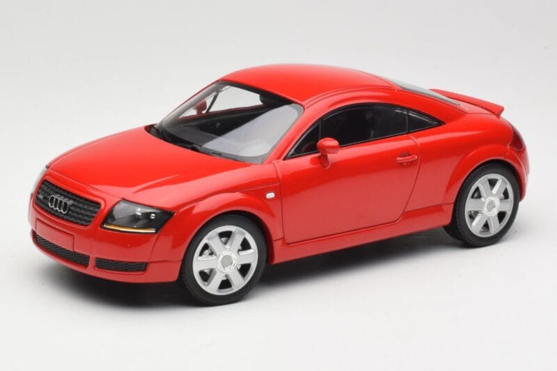 Audi TT 8N Raudonas Minichamps 1:18 155017022 Metalas