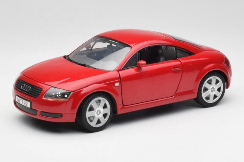 Audi TT 8N Coupe Raudonas Revell 1:18 89909092 Metalas