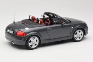 Audi TT 8N Roadster Pilkas Maisto 1:18 50346 Metalas - nuotrauka 3 iš 8