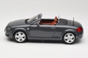 Audi TT 8N Roadster Pilkas Maisto 1:18 50346 Metalas - nuotrauka 4 iš 8