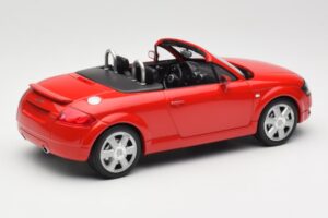 Audi TT 8N Roadster Raudonas Minichamps 1:18 155017032 Metalas - nuotrauka 2 iš 6