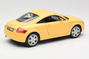 Audi TT 8N Geltonas Revell 1:18 08954-M1 Metalas - nuotrauka 3 iš 8