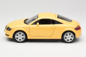 Audi TT 8N Geltonas Revell 1:18 08954-M1 Metalas - nuotrauka 4 iš 8
