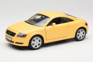 Audi TT 8N Geltonas Revell 1:18 08954-M1 Metalas