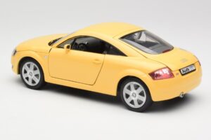 Audi TT 8N Geltonas Revell 1:18 08954-M1 Metalas - nuotrauka 7 iš 8