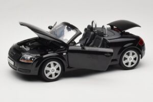 Audi TT 8N Roadster Juodas Revell 1:18 08980 Metalas - nuotrauka 2 iš 8