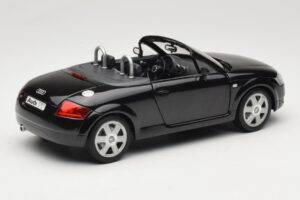 Audi TT 8N Roadster Juodas Revell 1:18 08980 Metalas - nuotrauka 3 iš 8
