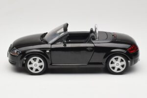 Audi TT 8N Roadster Juodas Revell 1:18 08980 Metalas - nuotrauka 4 iš 8