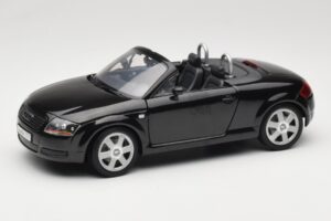 Audi TT 8N Roadster Juodas Revell 1:18 8980 Metalas