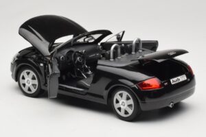 Audi TT 8N Roadster Juodas Revell 1:18 08980 Metalas - nuotrauka 5 iš 8