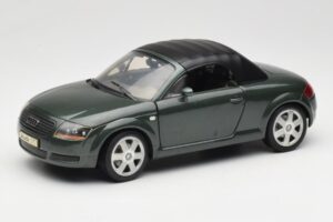Audi TT 8N Roadster Žalias Revell 1:18 8979 Metalas
