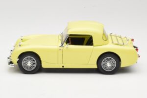 Austin-Healey Sprite Mk1 Geltonas Revell 1:18 8835 Metalas - nuotrauka 4 iš 8