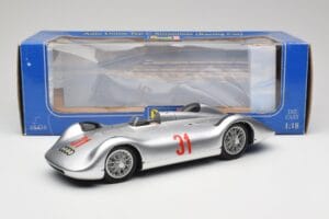 Auto Union Typ C Stromlinie #31 B. Rosemeyer 1937 Sidabrinis Revell 1:18 08436 Metalas - nuotrauka 8 iš 8