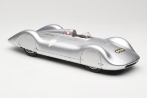 Auto Union Type C Streamliner #72 B. Rosemeyer World Record 1937 Revell 1:18 08420 Metalas - nuotrauka 4 iš 6