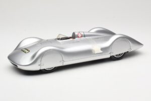 Auto Union Type C Streamliner #72 B. Rosemeyer World Record 1937 Revell 1:18 Auto Union Type C Streamliner #72 B. Rosemeyer World Record 1937 Revell 1:18 08420 Metalas