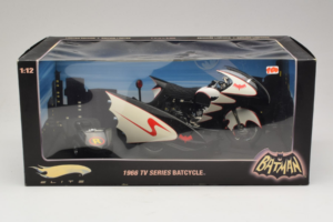 Batcycle & Sidecar Batman TV Series Hot Wheels 1:18 R0006 Metalas - nuotrauka 2 iš 2
