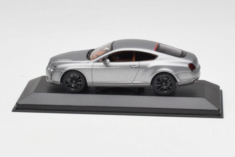 Bentley Continental GT Pilkas Su Juodais Ratais Minichamps 1:43 BENTLEY001 Metalas