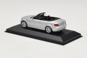 BMW 1-Series E88 Kabrioletas Titan Silver Minichamps 1:43 80420427037-R1 Metalas - nuotrauka 3 iš 5