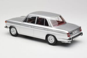 BMW 1800 Ti Sidabrinis Minichamps 1:18 107024000 Derva - nuotrauka 5 iš 6