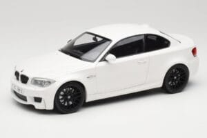BMW 1M Coupe E82 Baltas Minichamps 1:18 110020022 Metalas
