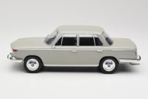 BMW 2000 TI Pilkas MCG 1:18 MCG18112 Metalas - nuotrauka 3 iš 6