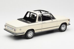 BMW 2002 Baur Kabrioletas E10 Chamonix Baltas AUTOart 1:18 70532 Metalas - nuotrauka 3 iš 8