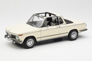 BMW 2002 Baur Kabrioletas E10 Chamonix Baltas AUTOart 1:18 70532 Metalas