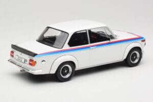 BMW 2002 E10 Turbo Baltas MCG 1:18 MCG18408R Metalas - nuotrauka 2 iš 6