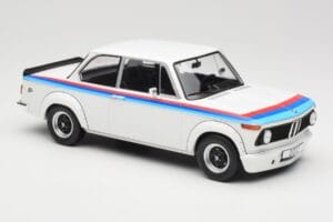 BMW 2002 E10 Turbo Baltas MCG 1:18 MCG18408R Metalas - nuotrauka 4 iš 6