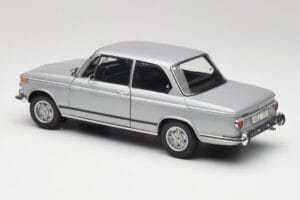 BMW 2002 Tii Polaris Sidabrinis AUTOart 1:18 80430146517 Metalas - nuotrauka 7 iš 8