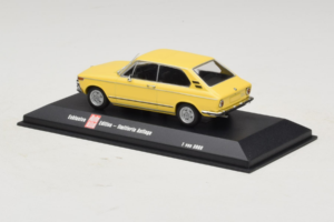 BMW 2002 Touring Geltonas Minichamps 1:43 403021115 Metalas - nuotrauka 3 iš 4