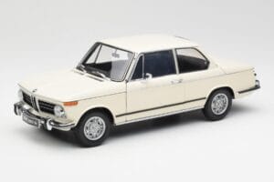 BMW 2002 Baltas Kyosho 1:18 08541W Metalas