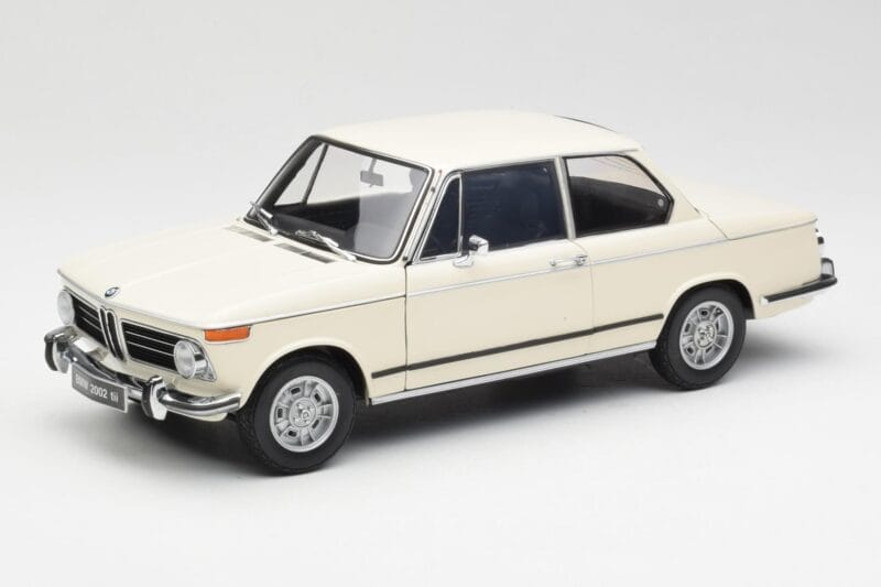 BMW 2002 Baltas Kyosho 1:18 08541W Metalas