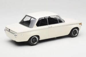 BMW 2002 Baltas Plain Body Version Minichamps 1:18 155702600 Metalas - nuotrauka 2 iš 6