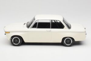 BMW 2002 Baltas Plain Body Version Minichamps 1:18 155702600 Metalas - nuotrauka 3 iš 6