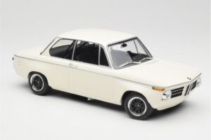 BMW 2002 Baltas Plain Body Version Minichamps 1:18 155702600 Metalas - nuotrauka 4 iš 6