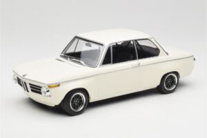 BMW 2002 Baltas Plain Body Version Minichamps 1:18 155702600 Metalas