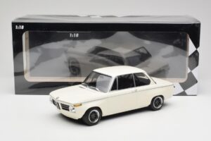BMW 2002 Baltas Plain Body Version Minichamps 1:18 155702600 Metalas - nuotrauka 6 iš 6