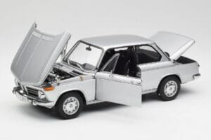 BMW 2002tii Sidabrinis AUTOart 1:18 80430151479 Metalas - nuotrauka 2 iš 8