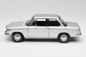 BMW 2002tii Sidabrinis AUTOart 1:18 80430151479 Metalas - nuotrauka 4 iš 8