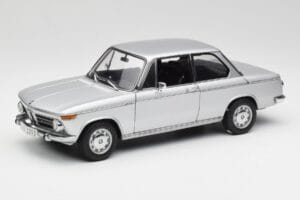 BMW 2002tii Sidabrinis AUTOart 1:18 80430151479 Metalas