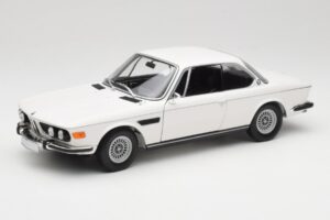 BMW 3.0 CSi E9 Baltas Minichamps 1:18 180029026 Metalas