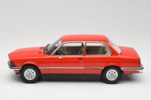 BMW 316 E21 Raudonas Minichamps 1:18 107024100 Derva - nuotrauka 3 iš 6