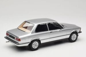 BMW 320 E21 Sidabrinis Minichamps 1:18 107024200 Derva - nuotrauka 2 iš 6
