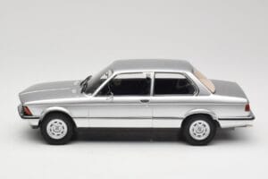 BMW 320 E21 Sidabrinis Minichamps 1:18 107024200 Derva - nuotrauka 3 iš 6